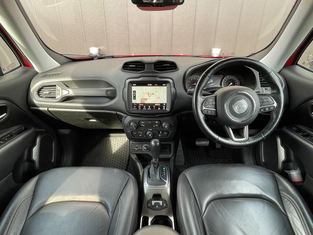 ジープ・レネゲード リミテッド ACC レーンキープ Uconnectナビ bluetooth 黒革シート シートヒーター D/Nパワーシート ステアリングヒーター パークセンサー ルーフレール スマートキー 前後ドライブレコーダー(4枚目)