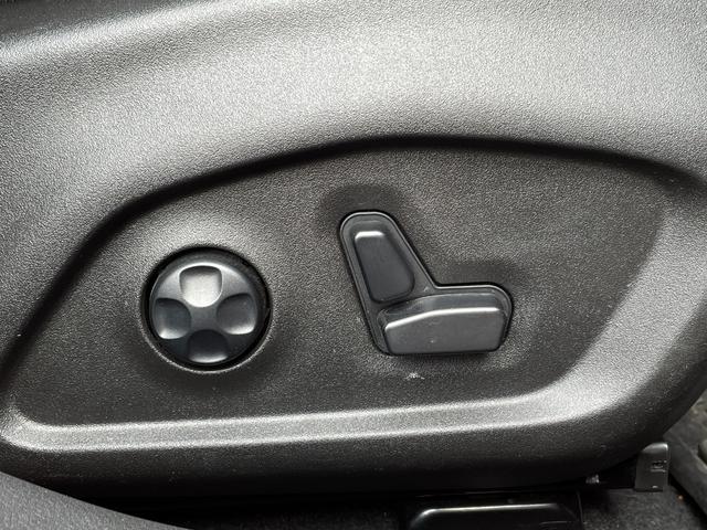 ジープ・レネゲード リミテッド ACC レーンキープ Uconnectナビ bluetooth 黒革シート シートヒーター D/Nパワーシート ステアリングヒーター パークセンサー ルーフレール スマートキー 前後ドライブレコーダー(7枚目)