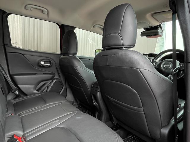 ジープ・レネゲード リミテッド ACC レーンキープ Uconnectナビ bluetooth 黒革シート シートヒーター D/Nパワーシート ステアリングヒーター パークセンサー ルーフレール スマートキー 前後ドライブレコーダー(8枚目)