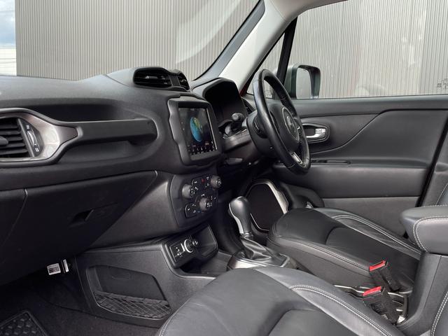 ジープ・レネゲード リミテッド ACC レーンキープ Uconnectナビ bluetooth 黒革シート シートヒーター D/Nパワーシート ステアリングヒーター パークセンサー ルーフレール スマートキー 前後ドライブレコーダー(10枚目)