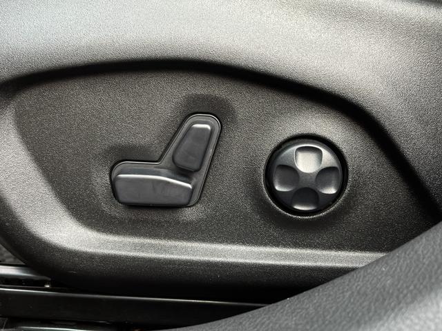 ジープ・レネゲード リミテッド ACC レーンキープ Uconnectナビ bluetooth 黒革シート シートヒーター D/Nパワーシート ステアリングヒーター パークセンサー ルーフレール スマートキー 前後ドライブレコーダー(12枚目)