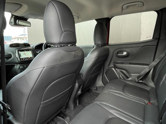 ジープ・レネゲード リミテッド ACC レーンキープ Uconnectナビ bluetooth 黒革シート シートヒーター D/Nパワーシート ステアリングヒーター パークセンサー ルーフレール スマートキー 前後ドライブレコーダー(13枚目)