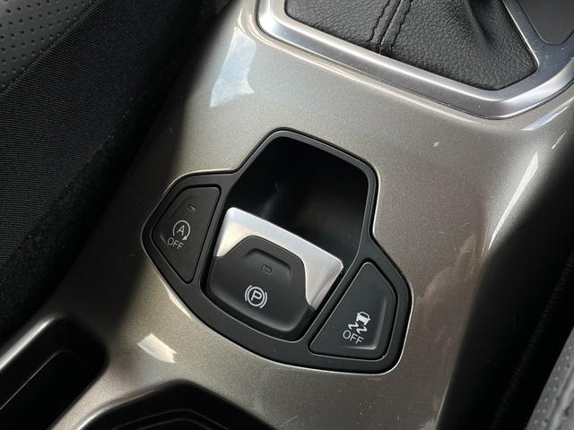 ジープ・レネゲード リミテッド ACC レーンキープ Uconnectナビ bluetooth 黒革シート シートヒーター D/Nパワーシート ステアリングヒーター パークセンサー ルーフレール スマートキー 前後ドライブレコーダー(28枚目)