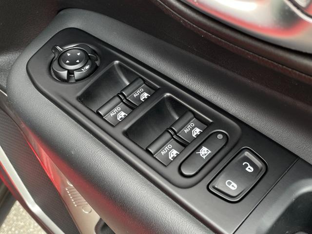 ジープ・レネゲード リミテッド ACC レーンキープ Uconnectナビ bluetooth 黒革シート シートヒーター D/Nパワーシート ステアリングヒーター パークセンサー ルーフレール スマートキー 前後ドライブレコーダー(31枚目)