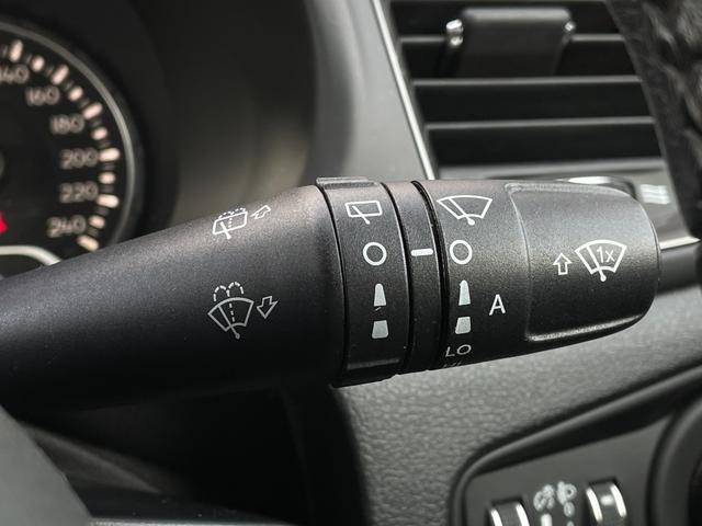 ジープ・レネゲード リミテッド ACC レーンキープ Uconnectナビ bluetooth 黒革シート シートヒーター D/Nパワーシート ステアリングヒーター パークセンサー ルーフレール スマートキー 前後ドライブレコーダー(36枚目)