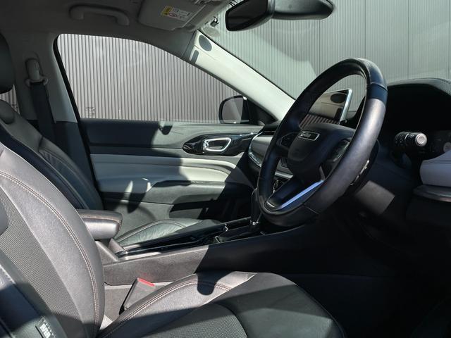 ジープ・コンパス リミテッド　１オーナー　黒革　ＡＣＣ　ＬＫＡ　ＢＳＭ　ナビ　ＴＶ　３６０°　ＡＬＰＩＮＥ　ＬＥＤ　ＰＷＢドア　Ｐアシスト　ＰＷシート　シートＨ　ステアリングヒーター　ＣａｒＰｌａｙ　Ａｎｄｏｒｏｉｄ　前後ドラレコ（7枚目）