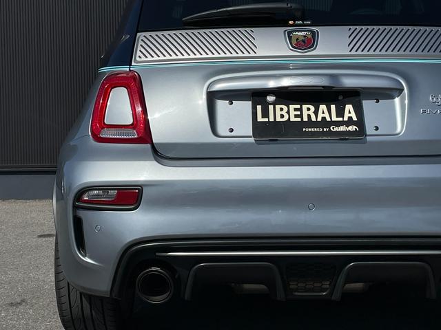 アバルト６９５ リヴァーレ ベースグレード　限定車　当店買取車　１オーナー　専用本革シート　専用ウッドインテリア　４本出しアクラポビッチマフラー　純正ディスプレイオーディオ　ＡｐｐｌｅＣａｒＰｌａｙ　パークセンサー　ＨＩＤヘッドライト　キーレス（6枚目）