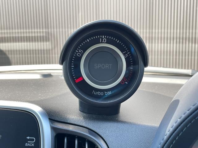 アバルト６９５ リヴァーレ ベースグレード　限定車　当店買取車　１オーナー　専用本革シート　専用ウッドインテリア　４本出しアクラポビッチマフラー　純正ディスプレイオーディオ　ＡｐｐｌｅＣａｒＰｌａｙ　パークセンサー　ＨＩＤヘッドライト　キーレス（17枚目）