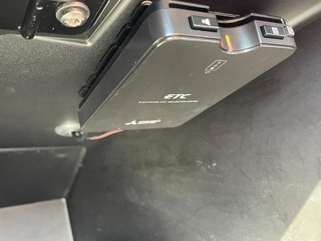 アバルト６９５ リヴァーレ ベースグレード　限定車　当店買取車　１オーナー　専用本革シート　専用ウッドインテリア　４本出しアクラポビッチマフラー　純正ディスプレイオーディオ　ＡｐｐｌｅＣａｒＰｌａｙ　パークセンサー　ＨＩＤヘッドライト　キーレス（31枚目）