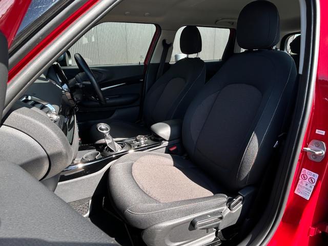 ＭＩＮＩ クーパー　クラブマン　ＡＣＣ　コンフォートアクセス　インテリジェントセーフティ　ペッパーＰＫＧ　アンビエントライト　ドラレコ　ＥＴＣ　純正ナビ　バックカメラ　スマートキー　ミラー体型ＥＴＣ　ＯＰ１７ＡＷ（12枚目）