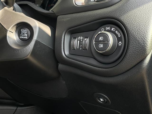 ジープ・レネゲード4xe リミテッド 4xe CarPlay レザーシート シートヒーター ステアリングヒーター PWシート ナビ TV Bカメラ ACC ブラインドスポット レーンキープ LEDヘッドライト ドラレコ ルーフレール ETC(9枚目)