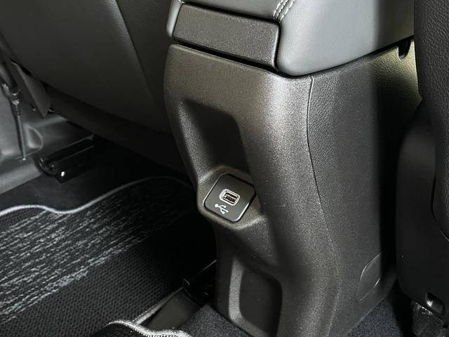 ジープ・レネゲード4xe リミテッド 4xe CarPlay レザーシート シートヒーター ステアリングヒーター PWシート ナビ TV Bカメラ ACC ブラインドスポット レーンキープ LEDヘッドライト ドラレコ ルーフレール ETC(12枚目)