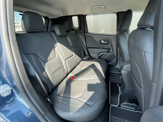 ジープ・レネゲード4xe リミテッド 4xe CarPlay レザーシート シートヒーター ステアリングヒーター PWシート ナビ TV Bカメラ ACC ブラインドスポット レーンキープ LEDヘッドライト ドラレコ ルーフレール ETC(13枚目)