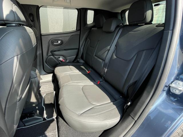 ジープ・レネゲード4xe リミテッド 4xe CarPlay レザーシート シートヒーター ステアリングヒーター PWシート ナビ TV Bカメラ ACC ブラインドスポット レーンキープ LEDヘッドライト ドラレコ ルーフレール ETC(18枚目)
