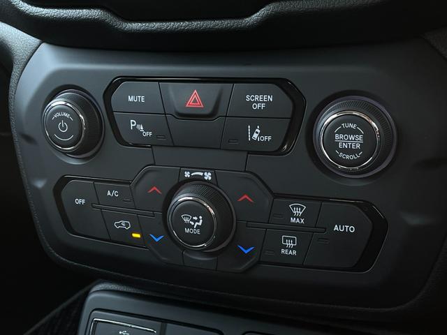 ジープ・レネゲード4xe リミテッド 4xe CarPlay レザーシート シートヒーター ステアリングヒーター PWシート ナビ TV Bカメラ ACC ブラインドスポット レーンキープ LEDヘッドライト ドラレコ ルーフレール ETC(26枚目)