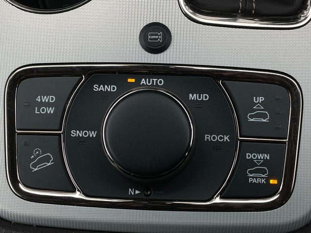 ジープ・グランドチェロキー サミット 後期型 サンルーフ エアサス ブラウンレザーシート ベンチレーション シートヒーター ACC ブラインドスポットM ウッドコンビステアリング 純正ナビ CarPlay 360°カメラ スマートエントリ(36枚目)