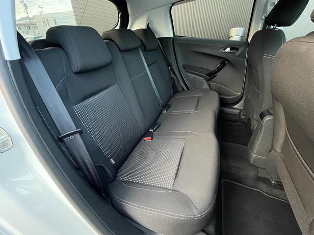 208 アリュール AppleCarPlay 純正ナビ(AM /FM/BT/USB) バックカメラ LEDヘッドライト オートライト クルーズコントロール オートライト ETC 衝突被害軽減システム ドアバイザー(9枚目)