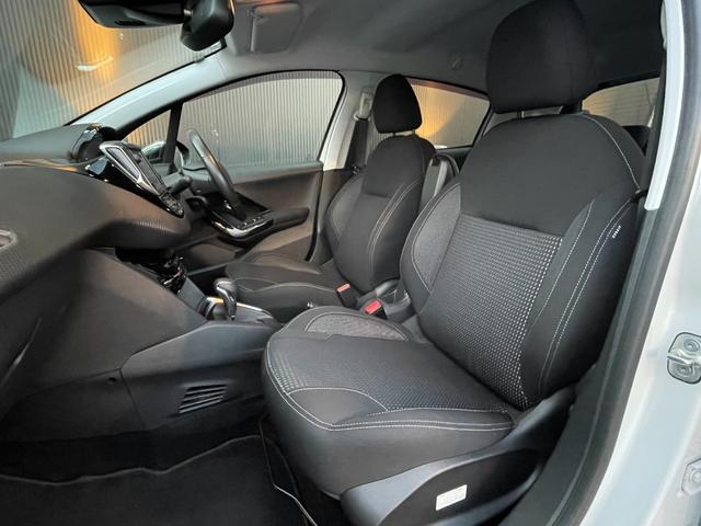 208 アリュール AppleCarPlay 純正ナビ(AM /FM/BT/USB) バックカメラ LEDヘッドライト オートライト クルーズコントロール オートライト ETC 衝突被害軽減システム ドアバイザー(11枚目)