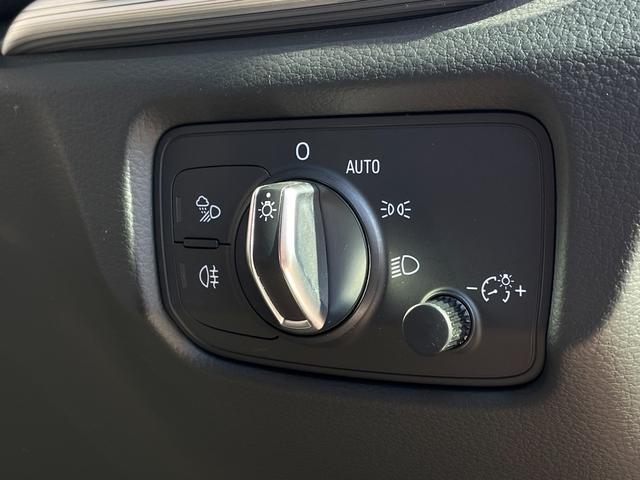 A3 スポーツバック2.0TFSIクワトロ スポーツ ACC ラグジュアリーPKG 黒革 バーチャルコックピット マトリクスLED シーケンシャル パドルシフト PWシート シートヒーター MMIナビ バックカメラ Audiプレセンス パークエイド(5枚目)