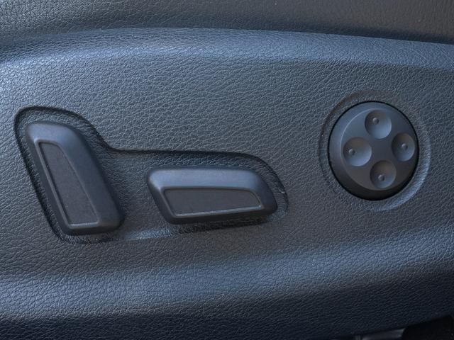 A3 スポーツバック2.0TFSIクワトロ スポーツ ACC ラグジュアリーPKG 黒革 バーチャルコックピット マトリクスLED シーケンシャル パドルシフト PWシート シートヒーター MMIナビ バックカメラ Audiプレセンス パークエイド(8枚目)