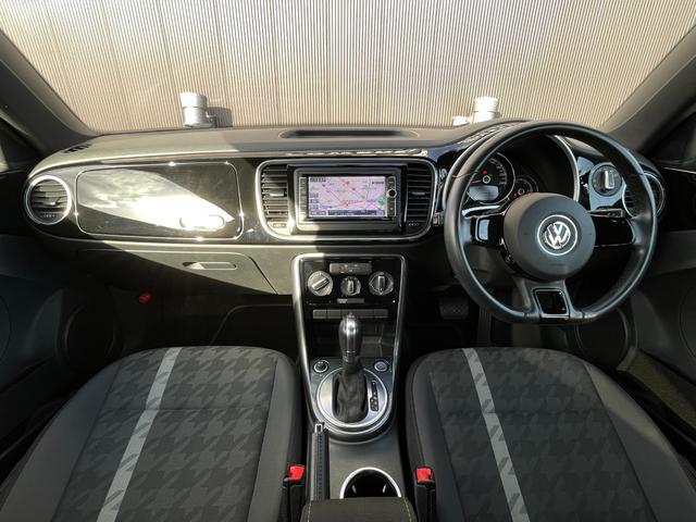 ザ・ビートル デザイン ブラインドスポットモニター クルコン スマートキー 純正ナビ バックカメラ 地デジ bluetooth プッシュスタート HIDヘッドライト オートライト ETC ミラーヒーター 純正16インチAW(4枚目)