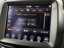 トレイルホーク　４ｘｅ　Ｕｃｏｎｎｅｃｔナビ　ＴＶ　バックカメラ　クルコン　ブラインドスポット　レーンセンス　パークセンス　デジタルインナーミラー　　スマートキー　プッシュスタート　純正１７インチＡＷ　充電ケーブル　ＥＴＣ（25枚目）