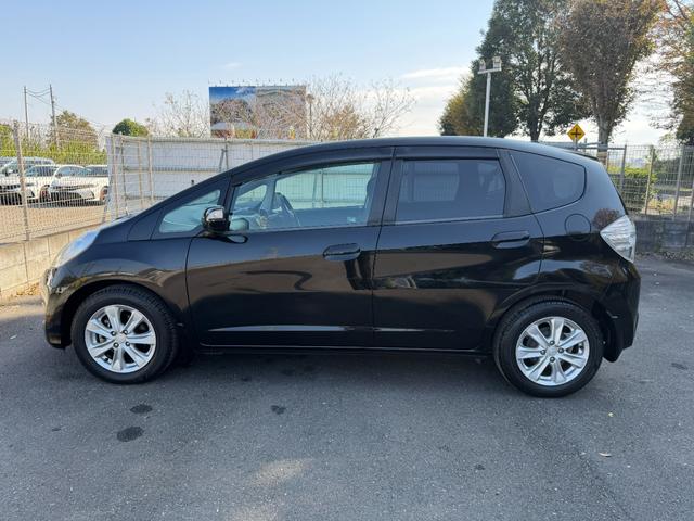 フィットハイブリッド ナビプレミアムセレクション　ワンオーナー・純ナビＴＶ・インターナビ・Ｒカメラ・ＥＴＣ・スマートキー・ＨＩＤ・クルコン・ＡＷ・シートヒーター　エアコン　運転席エアバッグ　ＤＶＤ再生　キーフリー　ワンセグ　パワーウィンドウ　Ｂカメラ（28枚目）