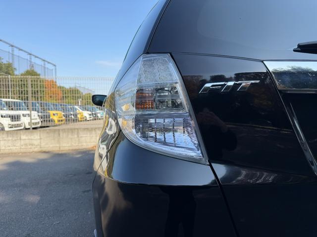フィットハイブリッド ナビプレミアムセレクション　ワンオーナー・純ナビＴＶ・インターナビ・Ｒカメラ・ＥＴＣ・スマートキー・ＨＩＤ・クルコン・ＡＷ・シートヒーター　エアコン　運転席エアバッグ　ＤＶＤ再生　キーフリー　ワンセグ　パワーウィンドウ　Ｂカメラ（32枚目）