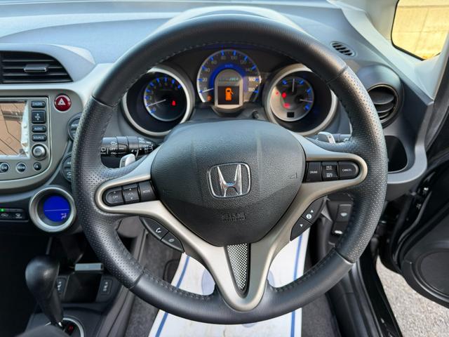 フィットハイブリッド ナビプレミアムセレクション　ワンオーナー・純ナビＴＶ・インターナビ・Ｒカメラ・ＥＴＣ・スマートキー・ＨＩＤ・クルコン・ＡＷ・シートヒーター　エアコン　運転席エアバッグ　ＤＶＤ再生　キーフリー　ワンセグ　パワーウィンドウ　Ｂカメラ（38枚目）