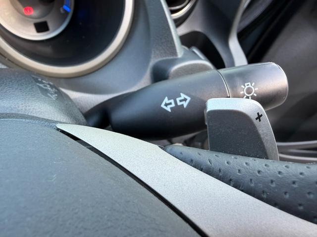 フィットハイブリッド ナビプレミアムセレクション　ワンオーナー・純ナビＴＶ・インターナビ・Ｒカメラ・ＥＴＣ・スマートキー・ＨＩＤ・クルコン・ＡＷ・シートヒーター　エアコン　運転席エアバッグ　ＤＶＤ再生　キーフリー　ワンセグ　パワーウィンドウ　Ｂカメラ（40枚目）