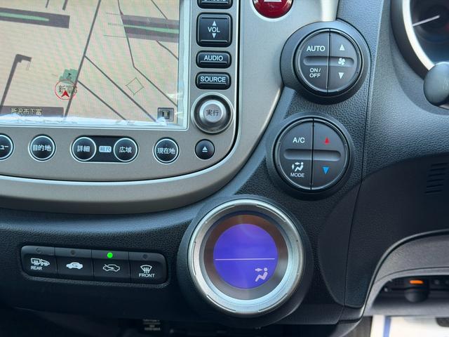 フィットハイブリッド ナビプレミアムセレクション　ワンオーナー・純ナビＴＶ・インターナビ・Ｒカメラ・ＥＴＣ・スマートキー・ＨＩＤ・クルコン・ＡＷ・シートヒーター　エアコン　運転席エアバッグ　ＤＶＤ再生　キーフリー　ワンセグ　パワーウィンドウ　Ｂカメラ（45枚目）