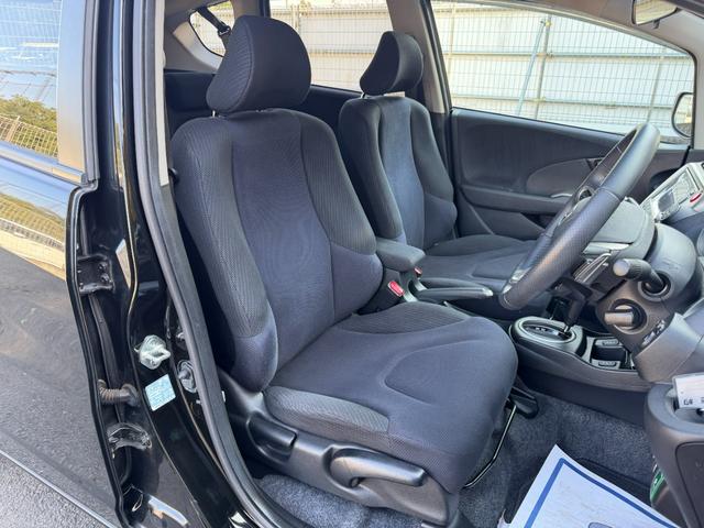 フィットハイブリッド ナビプレミアムセレクション　ワンオーナー・純ナビＴＶ・インターナビ・Ｒカメラ・ＥＴＣ・スマートキー・ＨＩＤ・クルコン・ＡＷ・シートヒーター　エアコン　運転席エアバッグ　ＤＶＤ再生　キーフリー　ワンセグ　パワーウィンドウ　Ｂカメラ（53枚目）