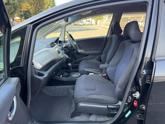 フィットハイブリッド ナビプレミアムセレクション　ワンオーナー・純ナビＴＶ・インターナビ・Ｒカメラ・ＥＴＣ・スマートキー・ＨＩＤ・クルコン・ＡＷ・シートヒーター　エアコン　運転席エアバッグ　ＤＶＤ再生　キーフリー　ワンセグ　パワーウィンドウ　Ｂカメラ（56枚目）