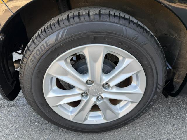 フィットハイブリッド ナビプレミアムセレクション　ワンオーナー・純ナビＴＶ・インターナビ・Ｒカメラ・ＥＴＣ・スマートキー・ＨＩＤ・クルコン・ＡＷ・シートヒーター　エアコン　運転席エアバッグ　ＤＶＤ再生　キーフリー　ワンセグ　パワーウィンドウ　Ｂカメラ（64枚目）