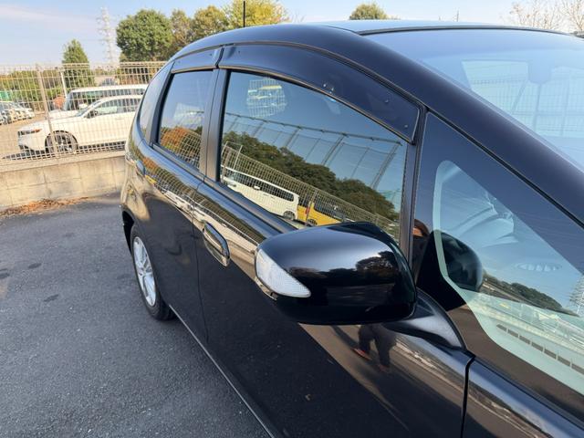 フィットハイブリッド ナビプレミアムセレクション　ワンオーナー・純ナビＴＶ・インターナビ・Ｒカメラ・ＥＴＣ・スマートキー・ＨＩＤ・クルコン・ＡＷ・シートヒーター　エアコン　運転席エアバッグ　ＤＶＤ再生　キーフリー　ワンセグ　パワーウィンドウ　Ｂカメラ（67枚目）