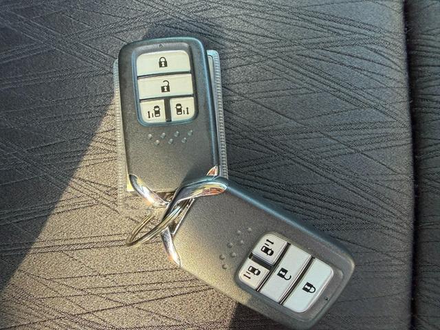 オデッセイハイブリッド ハイブリッドアブソルート・ホンダセンシングEXパック ワンオーナー・純ナビTV・Bluetooth・インターナビ・マルチビューカメラ・ETC・電動シート・オットマン・LED・AW 360°カメラ 両側自動スライドドア 盗難防止 キーレス サイドエアバッグ(57枚目)