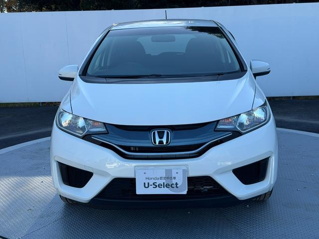 フィット 13G・Fパッケージ ワンオーナー・7インチ純ナビTV・スマートキー・ETC ワンオーナー車 DVD再生可能 スマ-トキ- 記録簿有り VSA ETC付き 助手席エアバッグ オートエアコン エアバック PS キ-フリ-(20枚目)