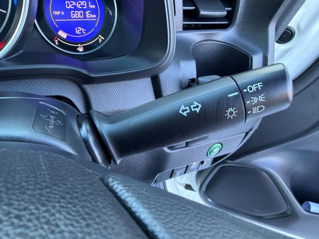 フィット 13G・Fパッケージ ワンオーナー・7インチ純ナビTV・スマートキー・ETC ワンオーナー車 DVD再生可能 スマ-トキ- 記録簿有り VSA ETC付き 助手席エアバッグ オートエアコン エアバック PS キ-フリ-(34枚目)