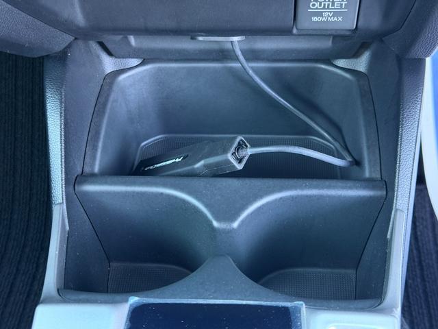 フィット 13G・Fパッケージ ワンオーナー・7インチ純ナビTV・スマートキー・ETC ワンオーナー車 DVD再生可能 スマ-トキ- 記録簿有り VSA ETC付き 助手席エアバッグ オートエアコン エアバック PS キ-フリ-(38枚目)