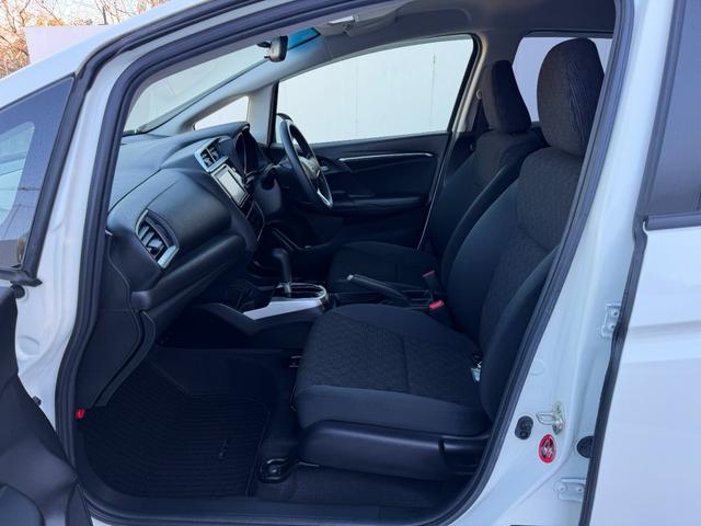 フィット 13G・Fパッケージ ワンオーナー・7インチ純ナビTV・スマートキー・ETC ワンオーナー車 DVD再生可能 スマ-トキ- 記録簿有り VSA ETC付き 助手席エアバッグ オートエアコン エアバック PS キ-フリ-(46枚目)