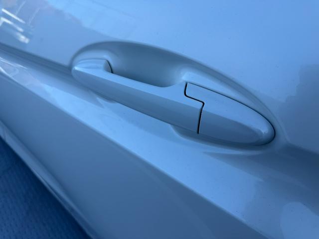 フィット 13G・Fパッケージ ワンオーナー・7インチ純ナビTV・スマートキー・ETC ワンオーナー車 DVD再生可能 スマ-トキ- 記録簿有り VSA ETC付き 助手席エアバッグ オートエアコン エアバック PS キ-フリ-(61枚目)