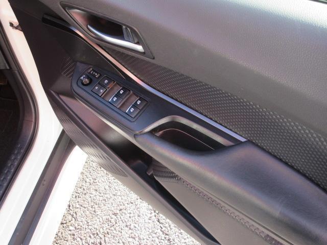 S 社外SDナビ・フルセグ・CD・DVD・Bluetooth・ETC・バックカメラ・ステアリングリモコン・クルーズコントロール・フォグランプ・後部座席フリップダウンモニター・スマートキー(42枚目)