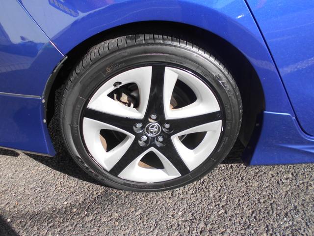 プリウス Ｓツーリングセレクション　純正ＳＤナビ・フルセグ・ＣＤ・ＤＶＤ・Ｂｌｕｅｔｏｏｔｈ・ビルトインＥＴＣ・レーダークルーズコントロール・トヨタセーフティセンス・ドライブレコーダー・ヒーター付きレザーシート・オートハイビーム（11枚目）