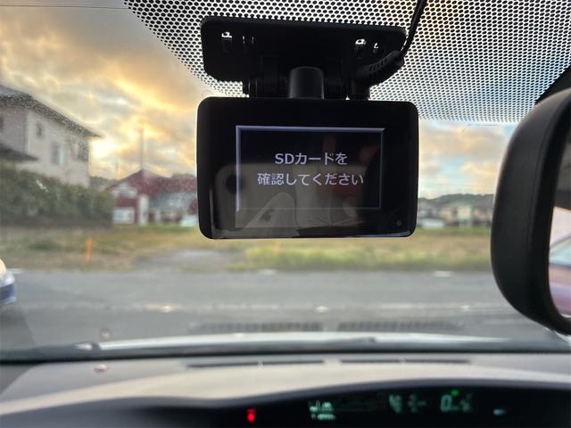 プリウス Ｓ　純正ＳＤナビ・ＣＤ・ＤＶＤ・Ｂｌｕｅｔｏｏｔｈ・フルセグ・バックカメラ・プッシュスタート・スマートキー・オートライト・ステアリングリモコン・ＥＴＣ・ドライブレコーダー（22枚目）