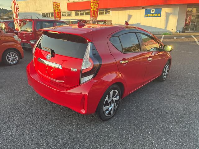 アクア Sスタイルブラック 純正SDナビ・フルセグ・CD・バックカメラ・プッシュスタート・スマートキー・Bluetooth・シートヒーター・アラウンドビューモニター・オートハイビーム・電動格納ミラー・トヨタセーフティセンス(6枚目)