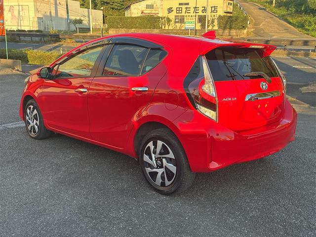 アクア Sスタイルブラック 純正SDナビ・フルセグ・CD・バックカメラ・プッシュスタート・スマートキー・Bluetooth・シートヒーター・アラウンドビューモニター・オートハイビーム・電動格納ミラー・トヨタセーフティセンス(8枚目)