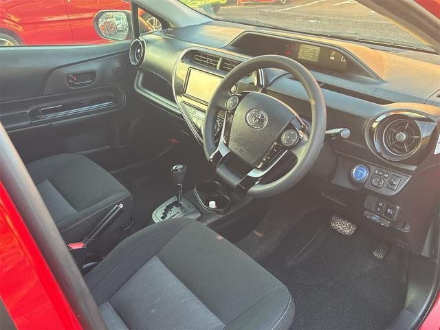 アクア Sスタイルブラック 純正SDナビ・フルセグ・CD・バックカメラ・プッシュスタート・スマートキー・Bluetooth・シートヒーター・アラウンドビューモニター・オートハイビーム・電動格納ミラー・トヨタセーフティセンス(16枚目)