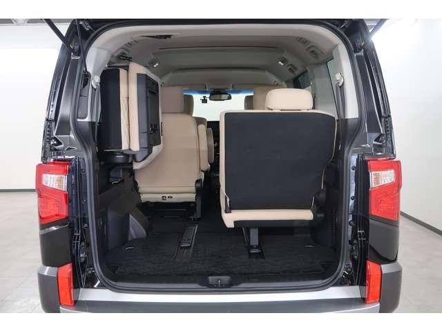 デリカＤ：５ ４ＷＤ　Ｐ　７人乗り　クリーンディゼル　８速オートマ　ベージュ内装　禁煙車　純正１０．１インチメモリーナビ　電動サイドステップ　フルセグ　全方位マルチカメラ　ＥＴＣ　ドラレコ　レーダークルーズコントロール　シートヒーター　ハンドルヒーター　ワンオーナー（11枚目）