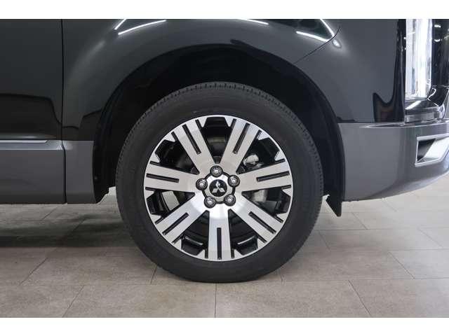 デリカＤ：５ ４ＷＤ　Ｐ　７人乗り　クリーンディゼル　８速オートマ　ベージュ内装　禁煙車　純正１０．１インチメモリーナビ　電動サイドステップ　フルセグ　全方位マルチカメラ　ＥＴＣ　ドラレコ　レーダークルーズコントロール　シートヒーター　ハンドルヒーター　ワンオーナー（19枚目）