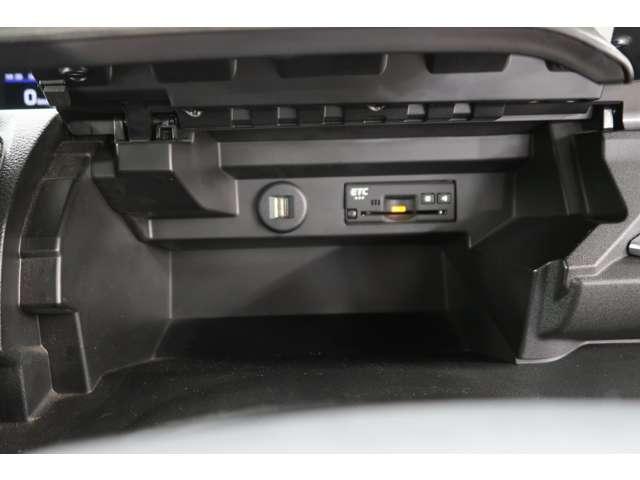 デリカＤ：２ カスタムハイブリッドＭＶ　全方位カメラパッケージ　禁煙　１０型ナビ　ＥＴＣ　ドラレコ　両側電動（3枚目）